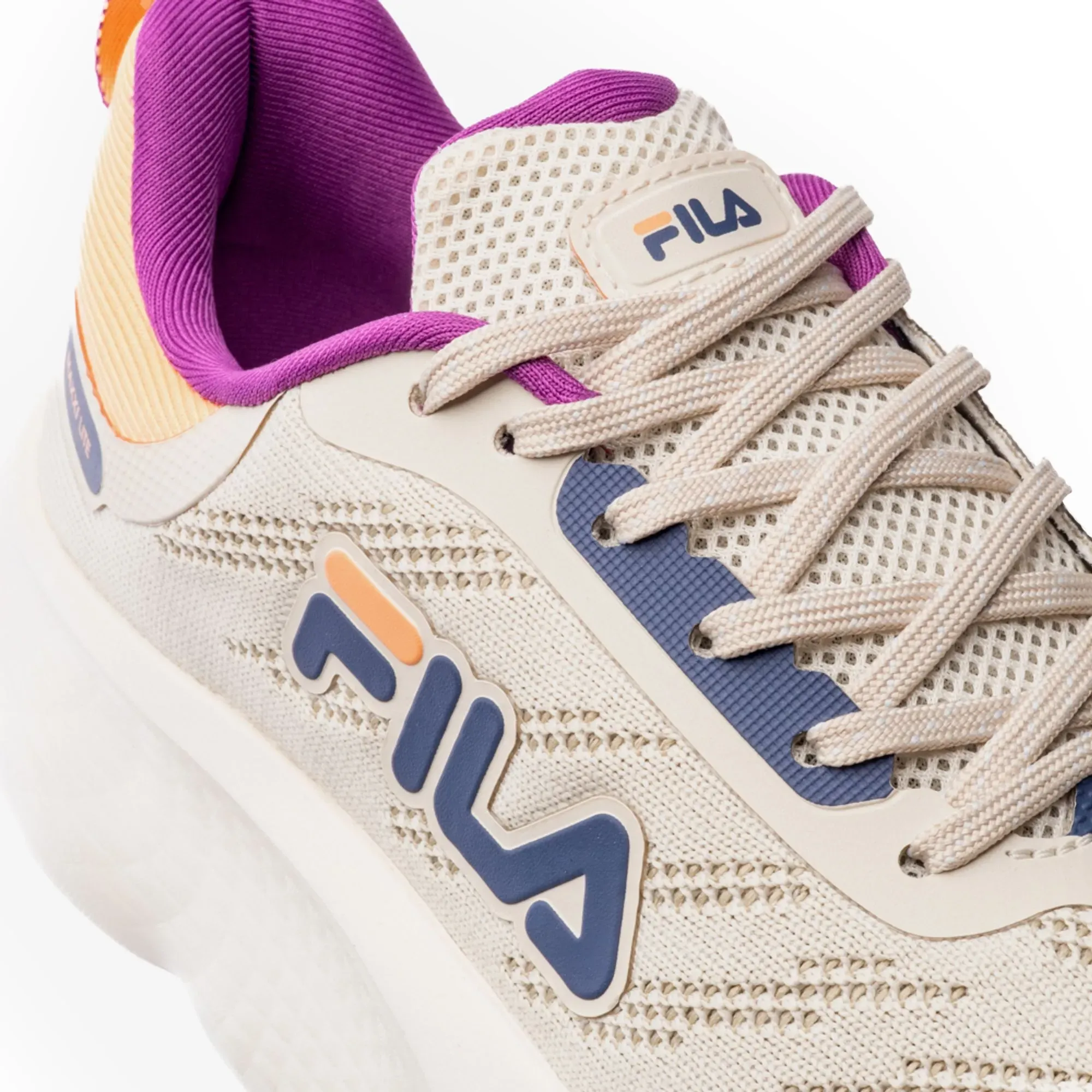 Tênis Fila Maxxi Lite Feminino bege em destaque para benefícios de uso